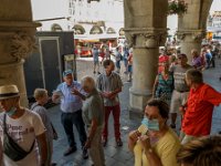 Warten vor dem Historischen Rathaus  Warten vor dem Historischen Rathaus : 2020.45 Jahre, Deutschland, Europa, Europe, Germany, Klassentreffen, Münster, Nordrhein-Westfalen