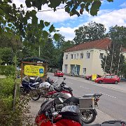 Kaffeepause mit Hund und Hochzeit in Feistritz am Wechsel : !Moped-Touren, 2017.4-Laender, 2017.4-Länder, Europa, Europe, Feistritz am Wechsel, Moped-Touren, Niederösterreich, Österreich